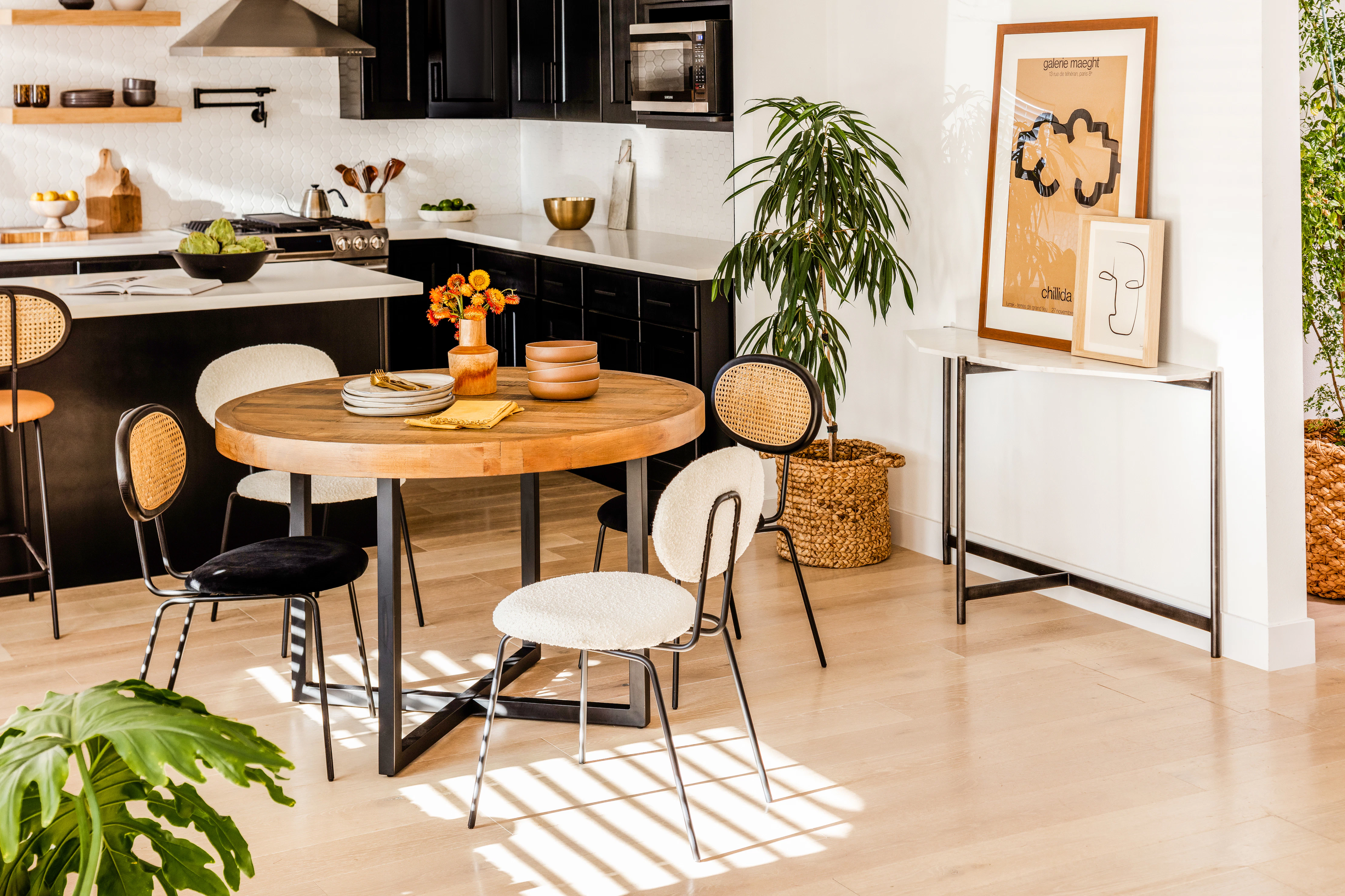 Landon dining table