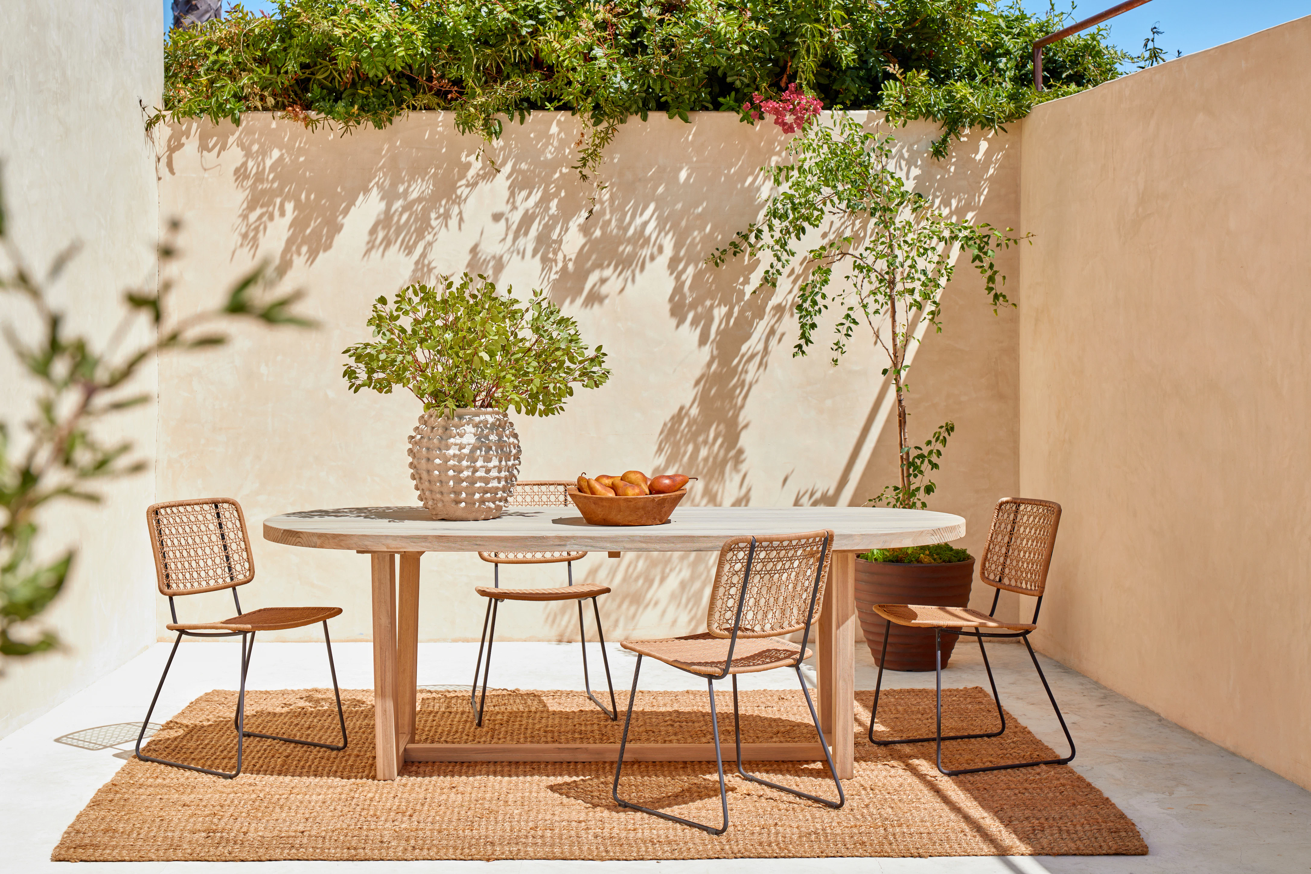 Monterey Outdoor Oval Dining Table161