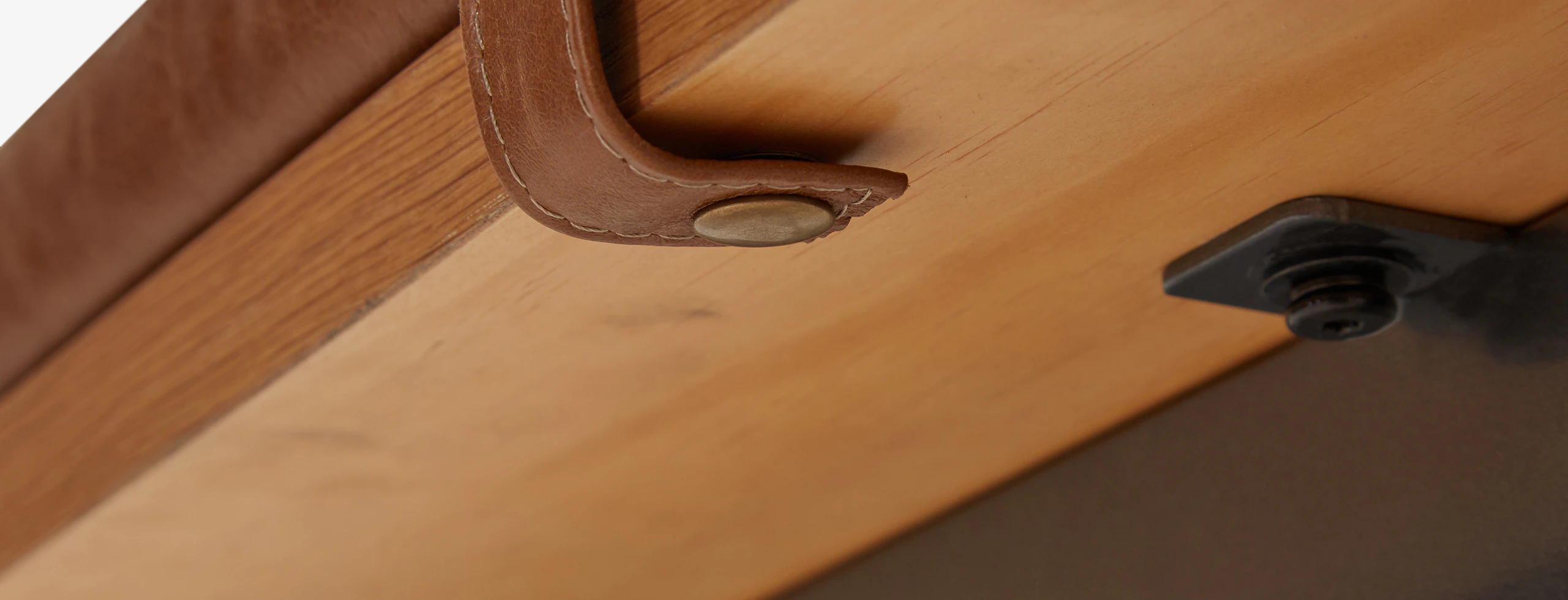 Lira Bench
