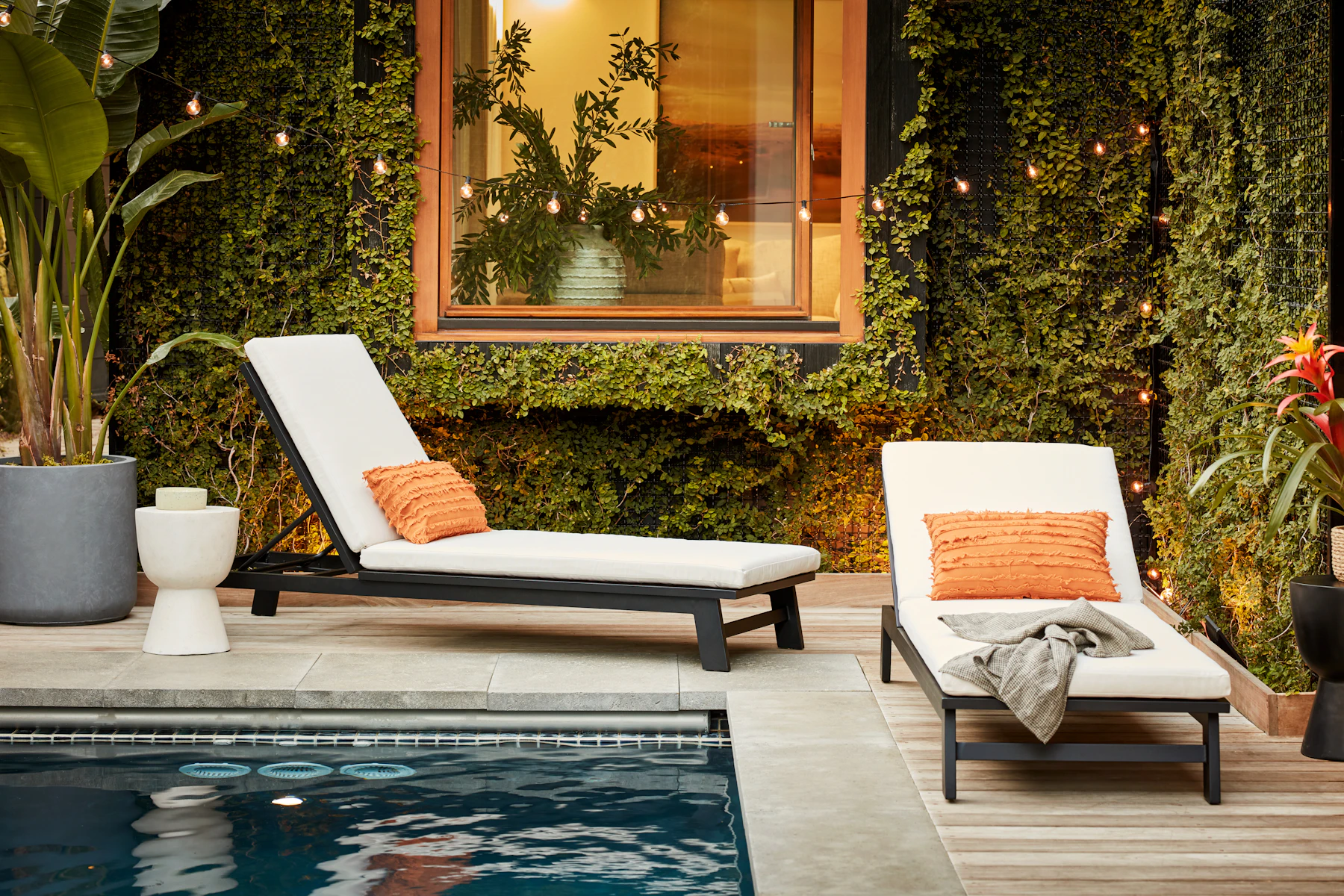 Lucia Outdoor Lounger