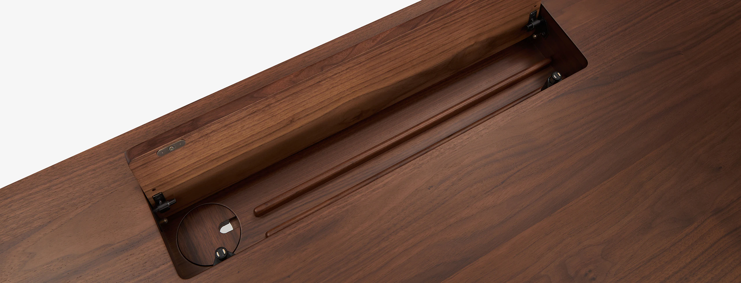 Cortina Desk Walnut