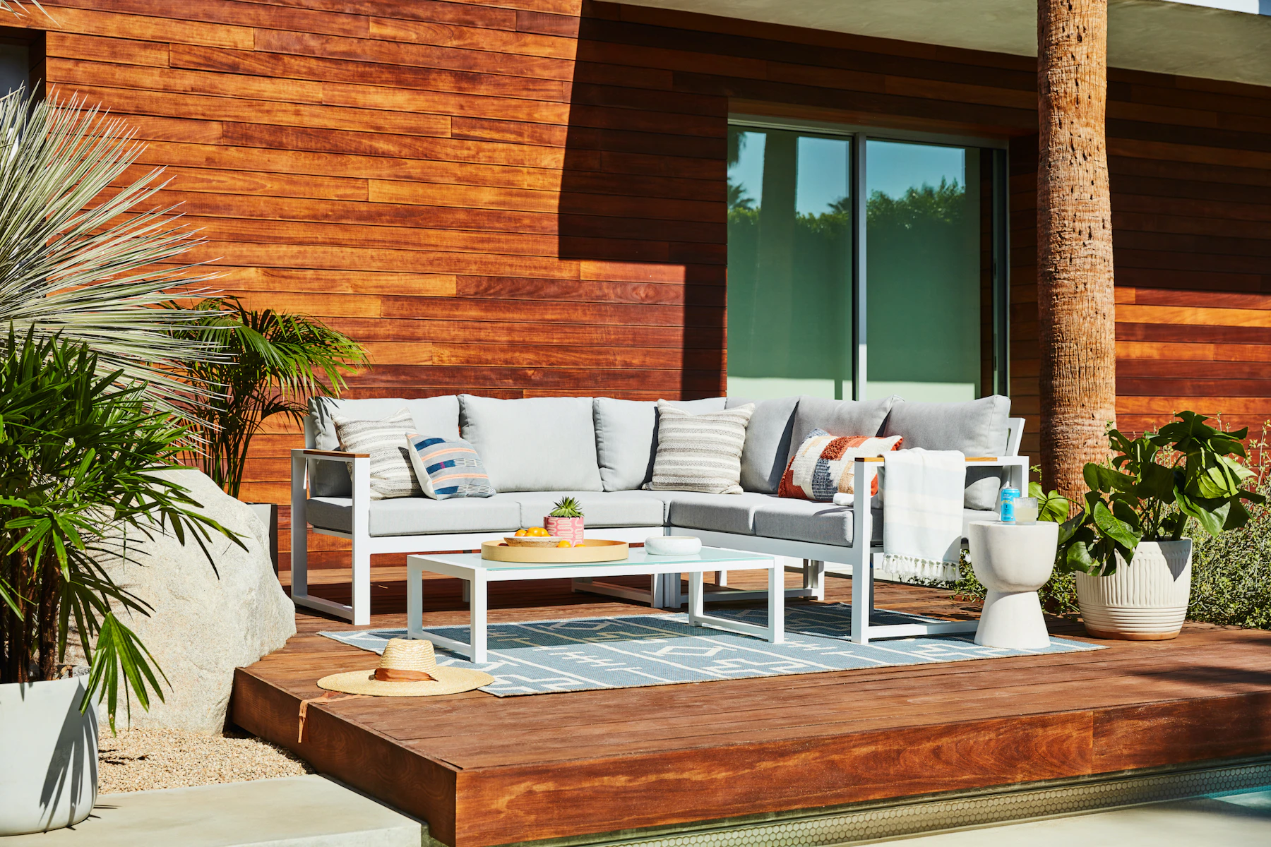 Laurel Outdoor Corner Sectional (3 piece)