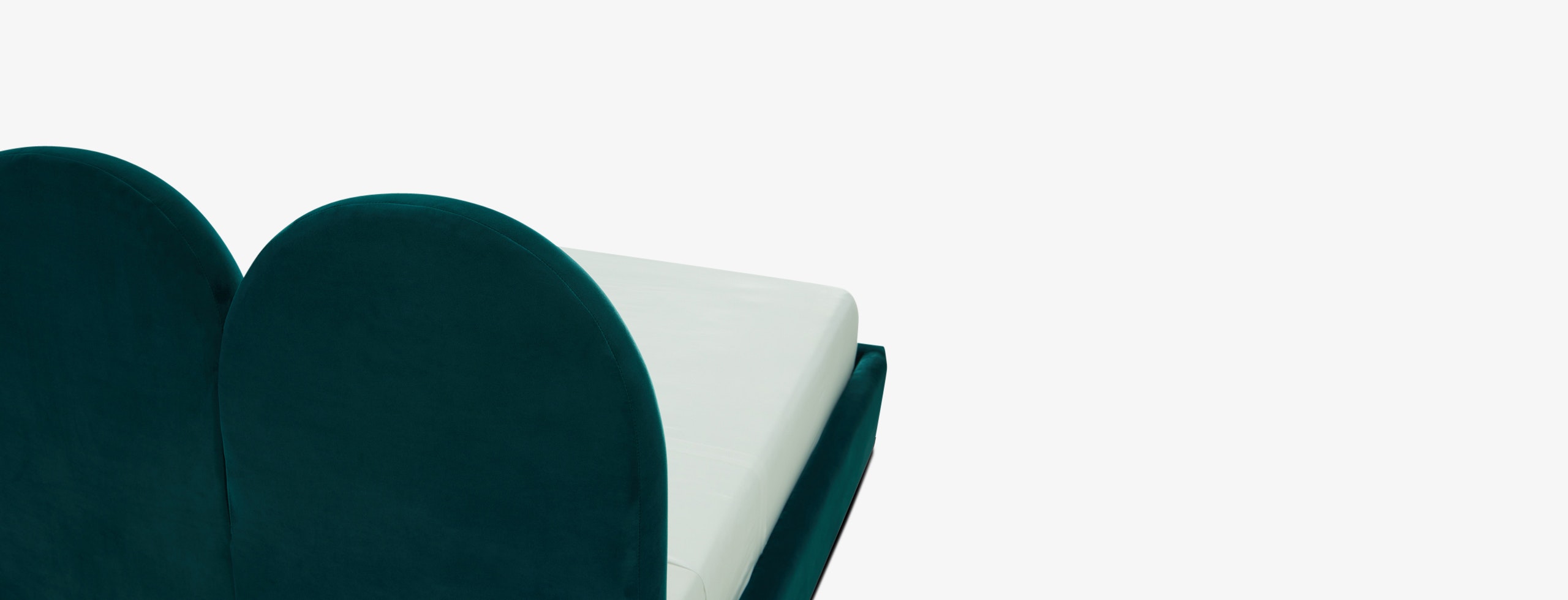 Cordelia Bed Royale Peacock edit