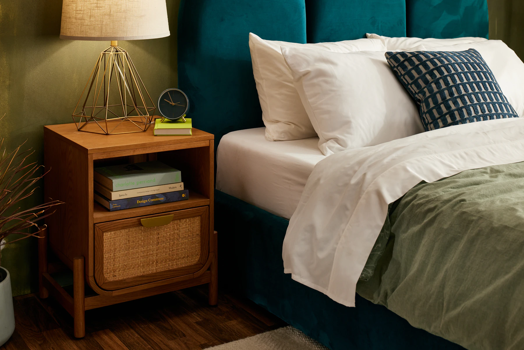 Roque Nightstand