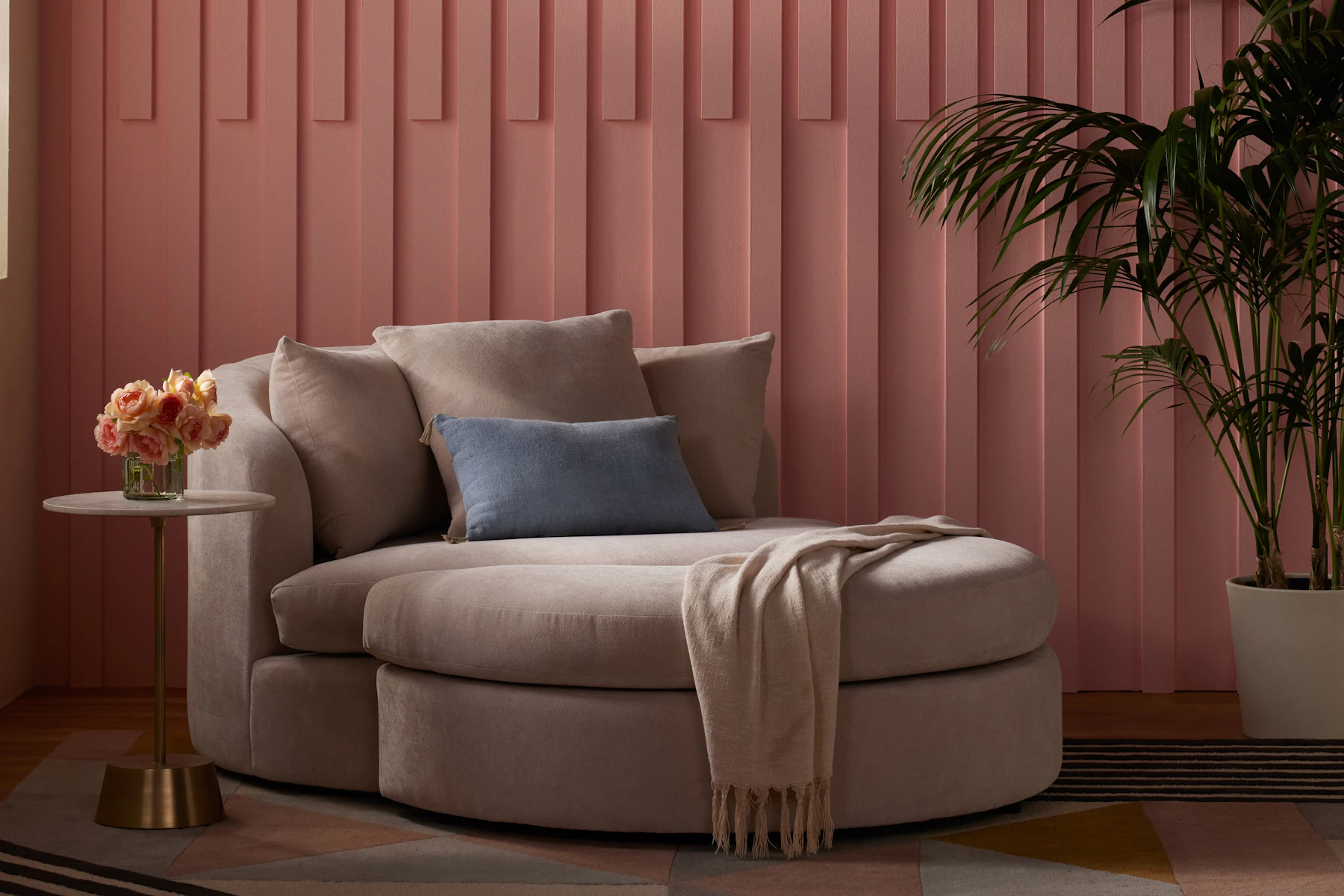 Amelia Grand Swivel Chair & Ottoman