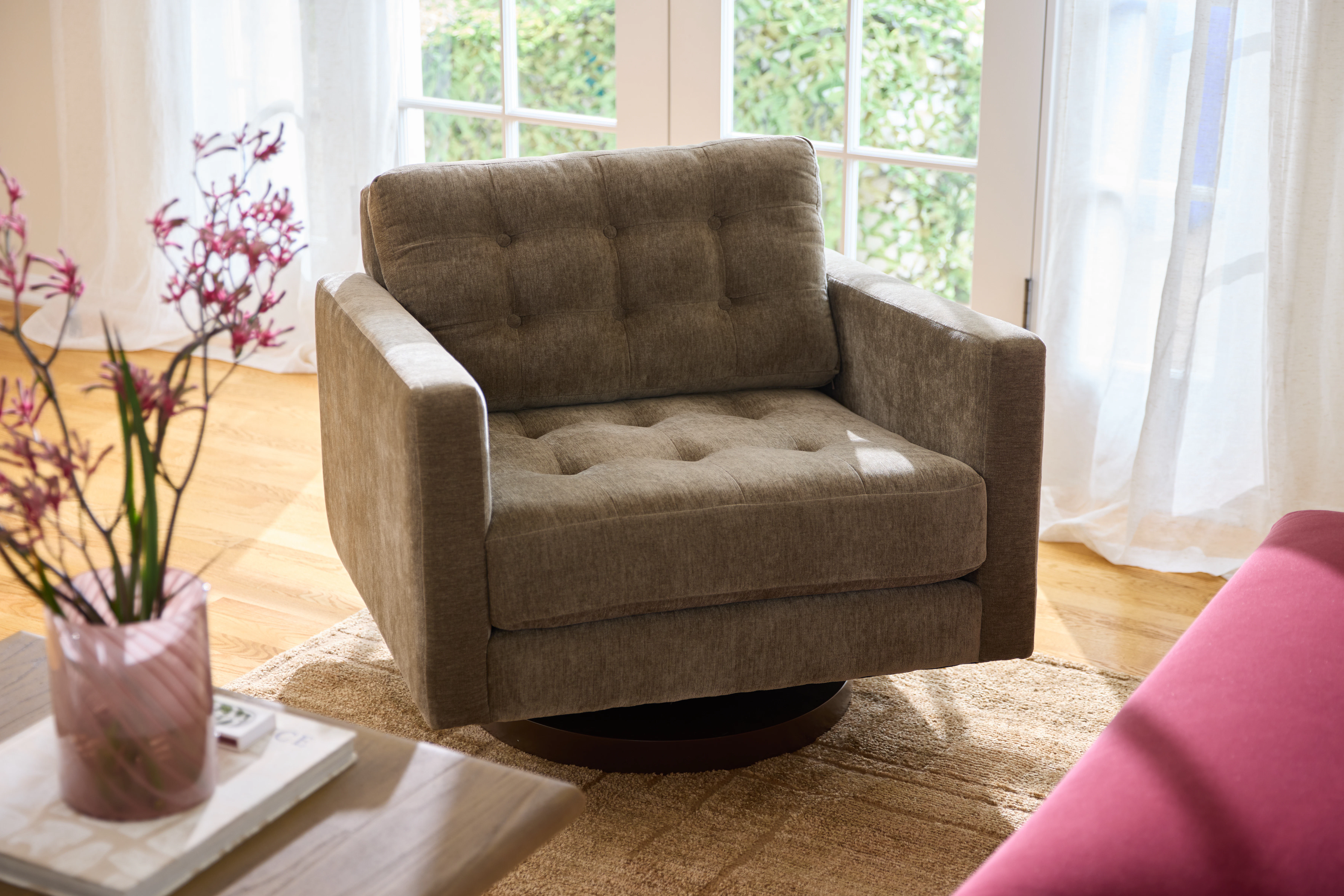 Eliot Swivel Chair Kenley Spruce