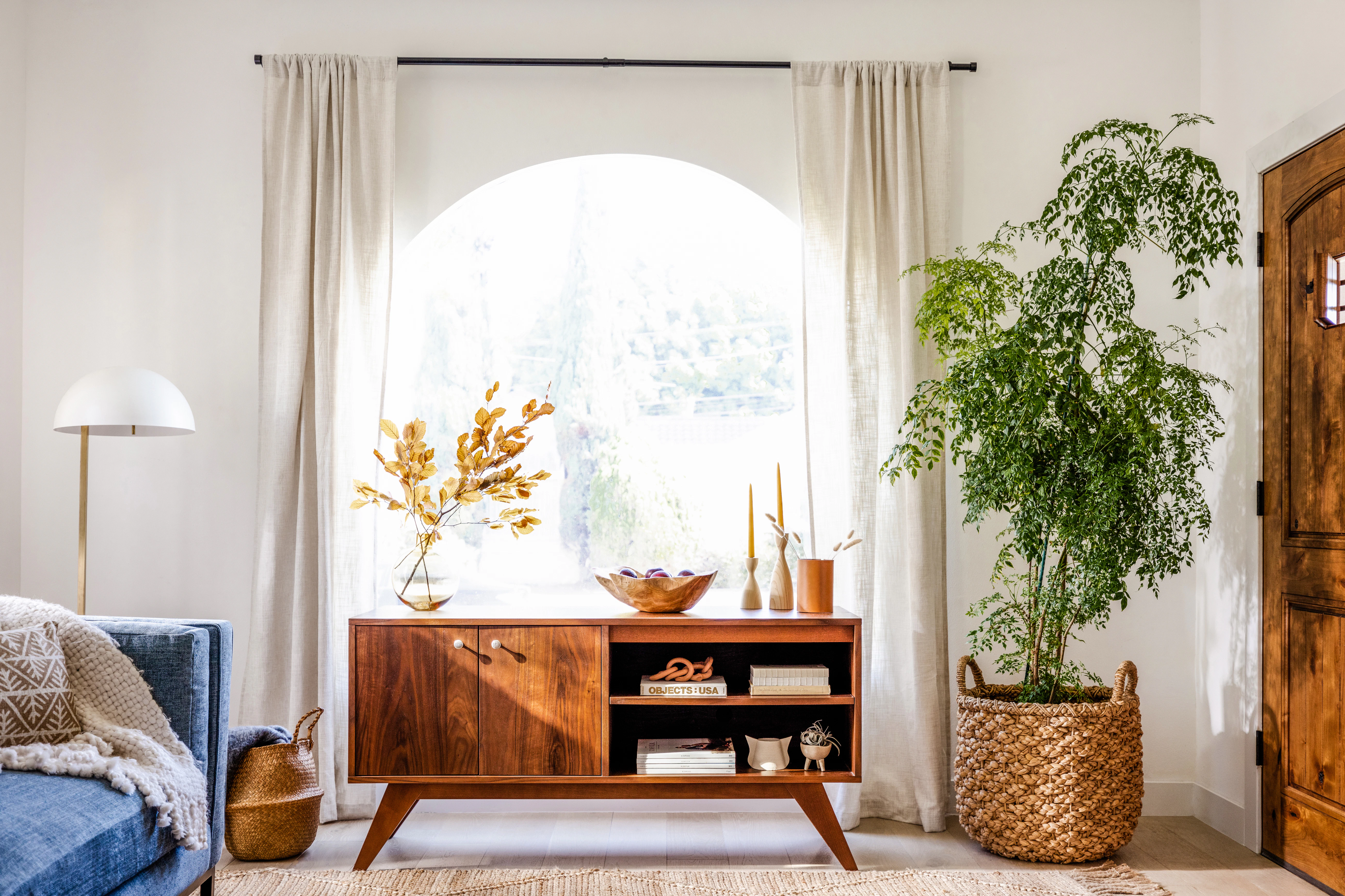 Auden apartment console