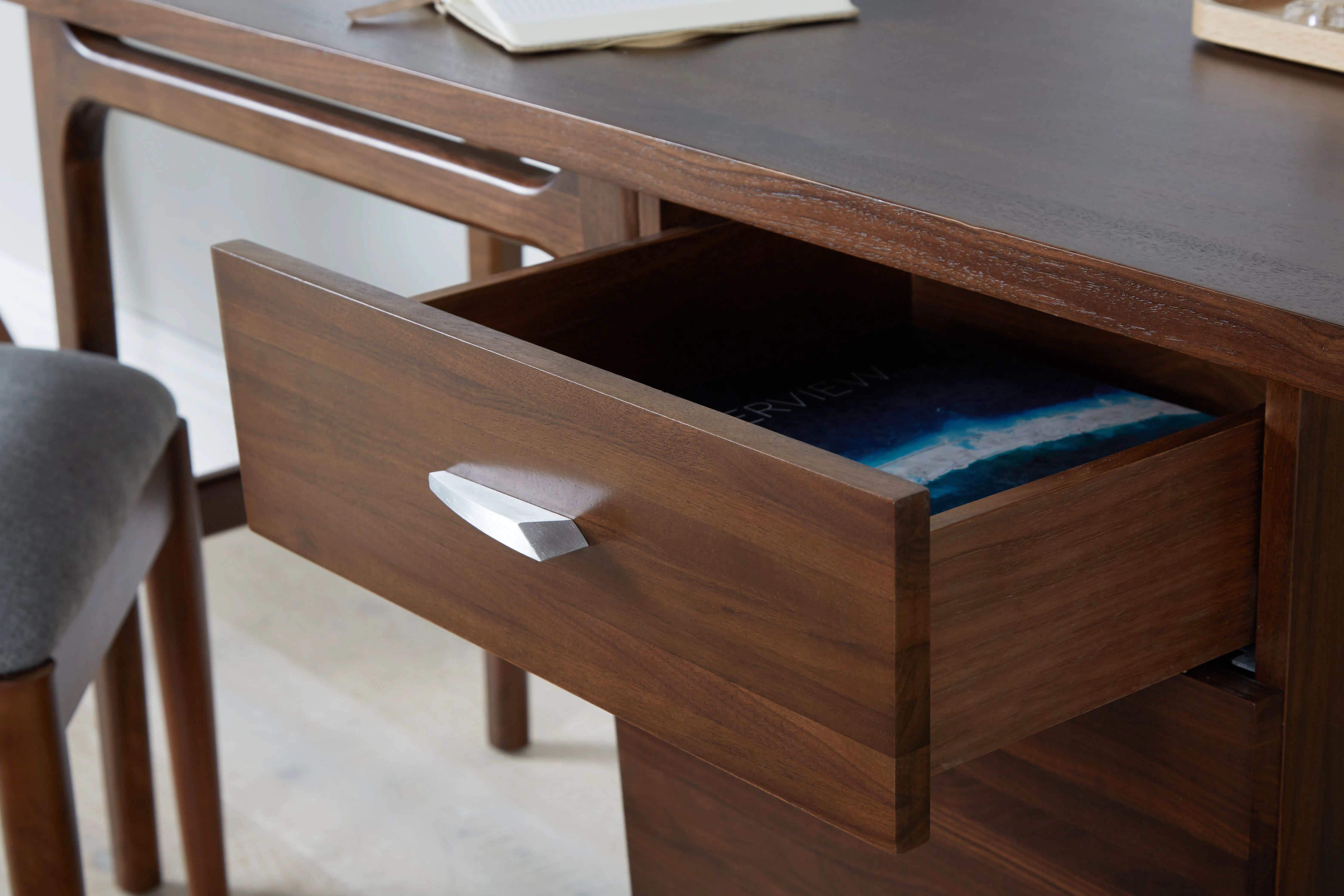 Xavier Apartment Desk