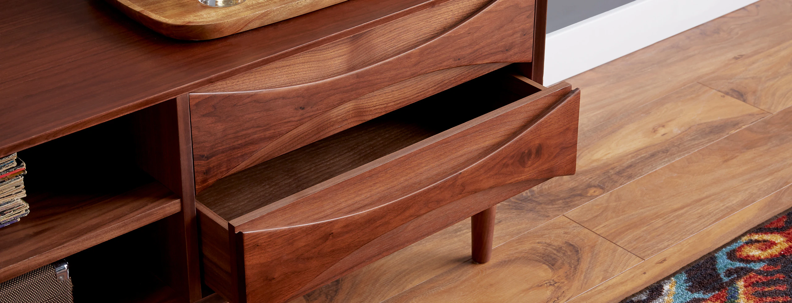 Stella low media console lastudio hero