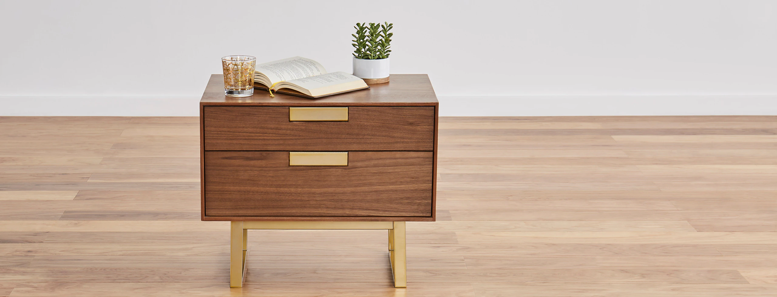 lincoln nightstand lastudio hero