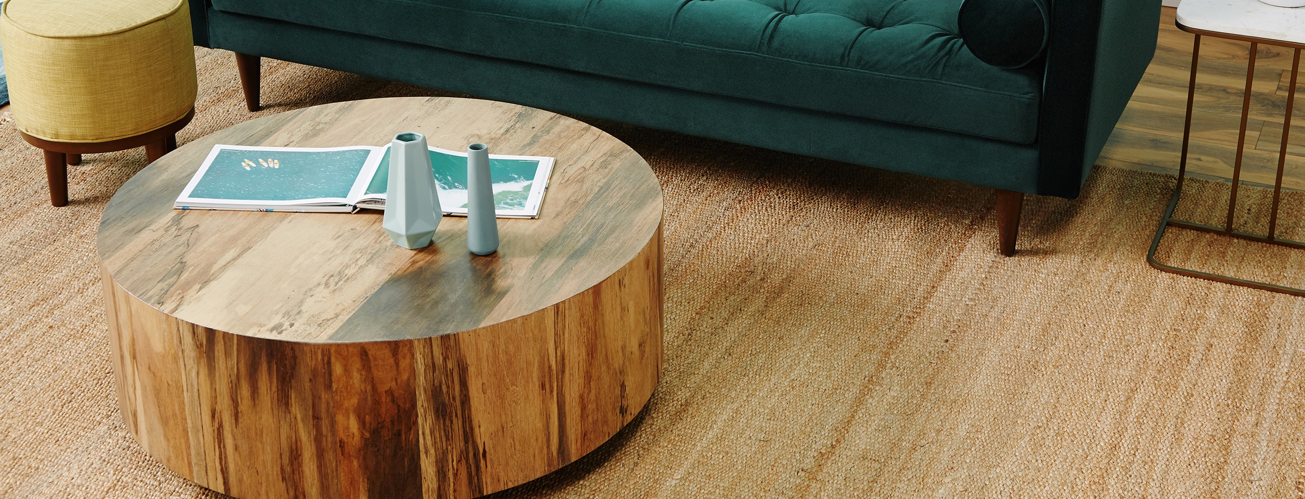 Briar Sofa Royale Evergreen Table