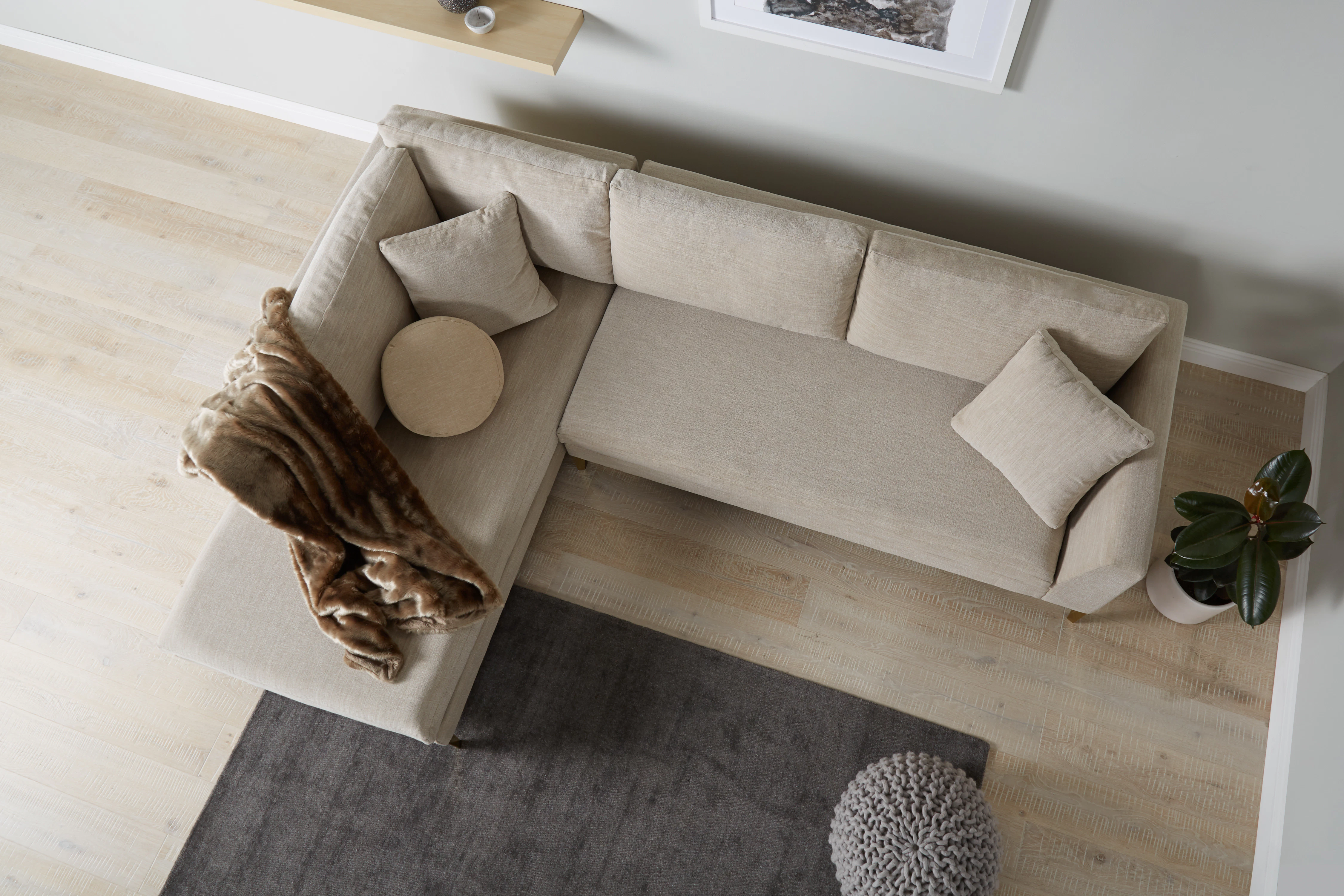 Ainsley Sectional with Bumper Lucky Divine