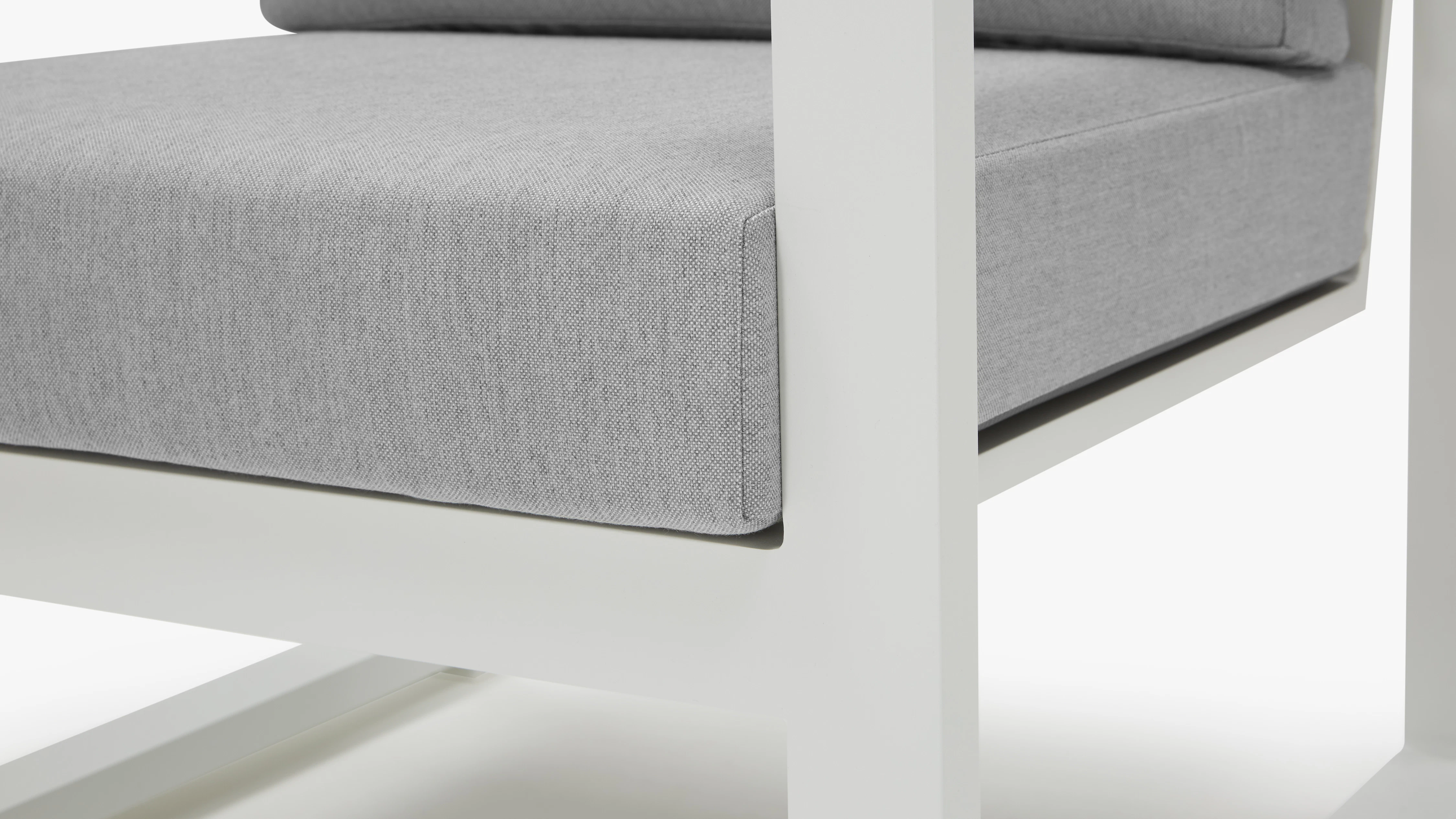 Laurel Outdoor Lounge Chair