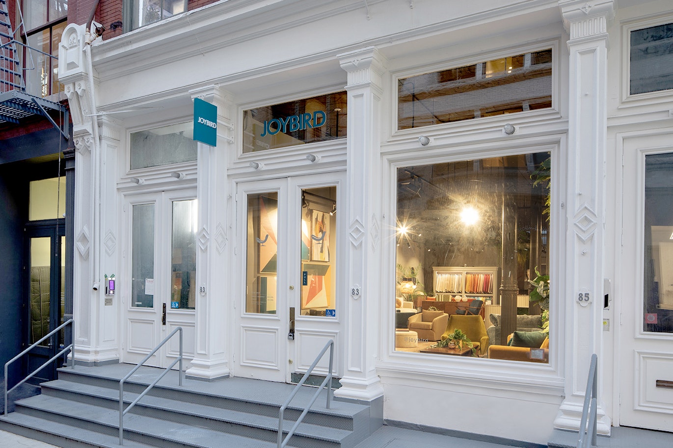 Manhattan Store 1700686536300